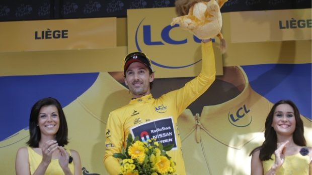 Fabian Cancellara slaví vítězství v první etapě