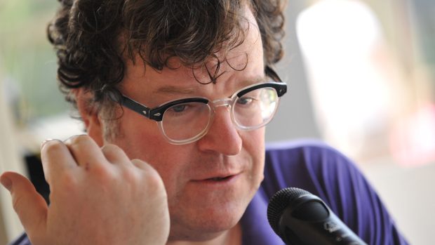 Kenneth Lonegan a tlumočnice Helena Koutná