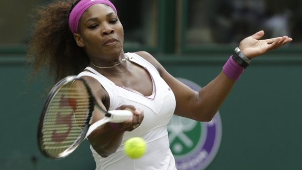 Americká tenistka Serena Williamsová bojuje o patý wimbledonský titul ze dvouhry