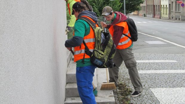 Při údržbě ulic a chodníků je důležitá dokonalá souhra
