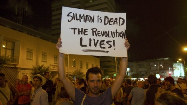 Demonstrace na podporu Izraelce Mošeho Silmana, který se upálil