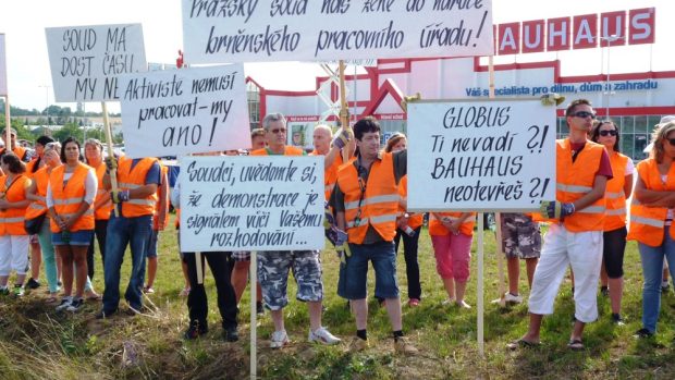 Demonstrace u ivanovického Bauhausu