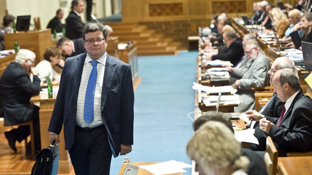 Schůze Senátu, který má na programu návrh zákona o majetkovém vyrovnání s církvemi, Alexander Vondra