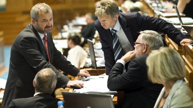 Schůze Senátu, který má na programu návrh zákona o majetkovém vyrovnání s církvemi
