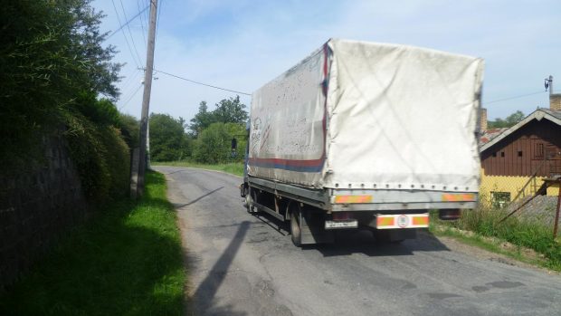 Nákladní auto projíždějící Novým Světem