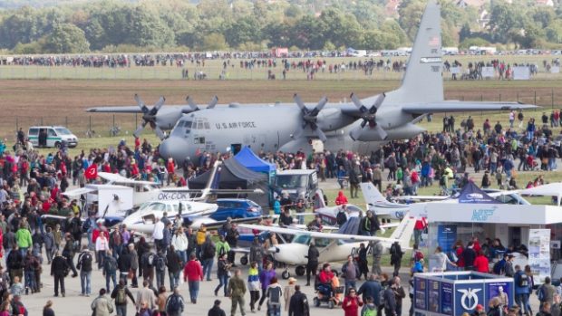 Dny NATO na mošnovském letišti - přistání letounu C-137 Hercules