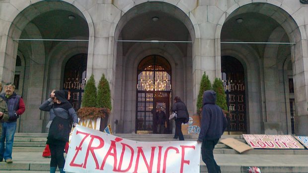 Protest obyvatel Přednádraží před ostravským magistrátem