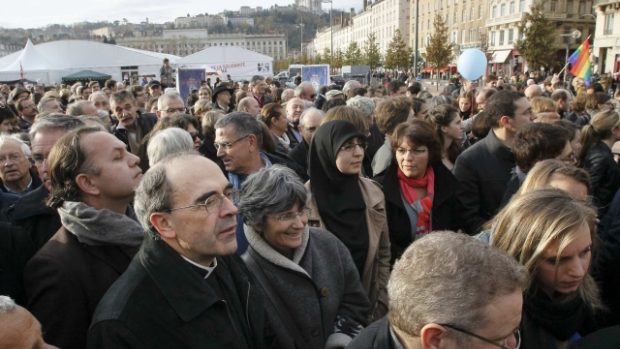 Francouzský kardináll Philippe Barbarin na demonstraci proti svazku homosexuálů
