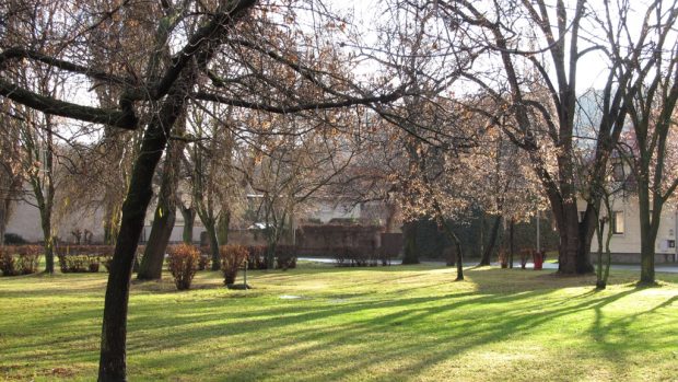 Ulici Městské sady v Kutné Hoře obklopuje park