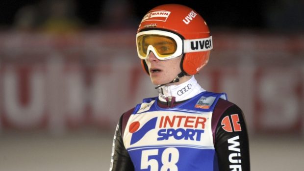 Německý skokan na lyžích Richard Freitag přispěl k vítězství svého týmu ve finské Ruce