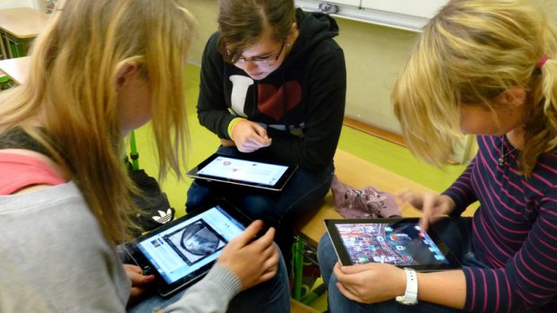 Terciáni lovosického gymnázia pracují s tablety