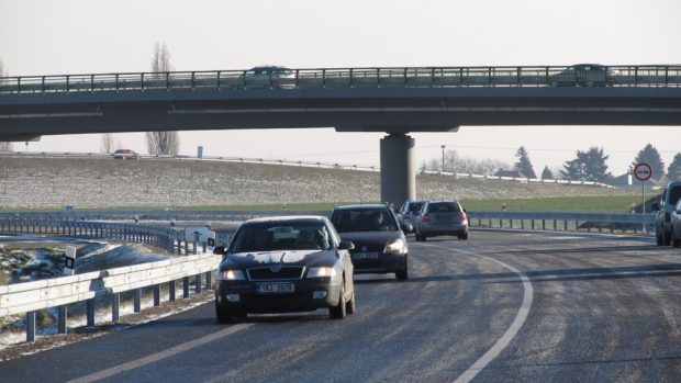 Obchvat kolem Kolína začíná sloužit řidičům
