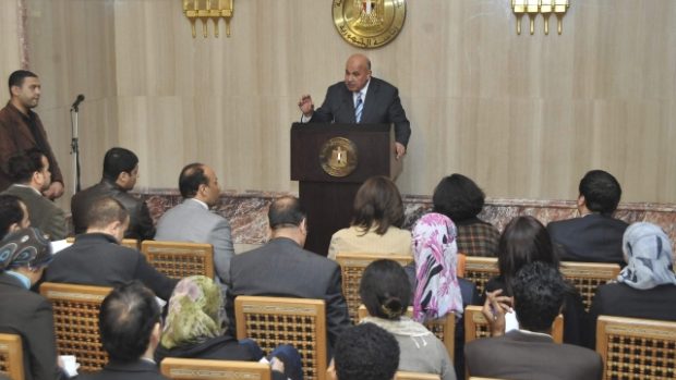 Egyptský viceprezident Mahmúd Mekkí během setkání s novináři na počátku prosince.