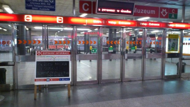 V Praze nejezdilo metro na trase C v úseku Florenc - Pražského povstání