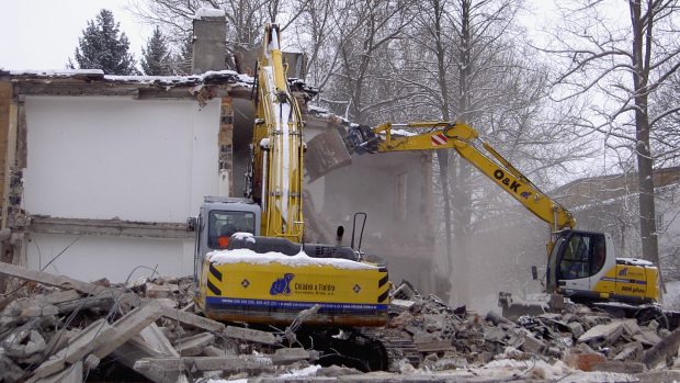 Demolice budovy bývalých kasáren v Havlíčkově Brodě.