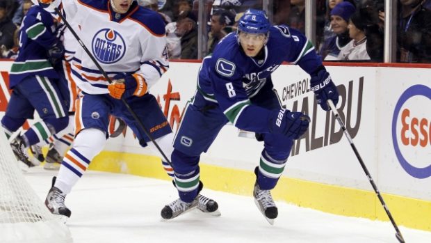 Edmonton porazil v NHL Vancouver i za přispění Aleše Hemského