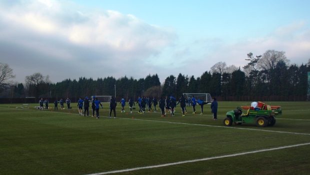 Začíná předzápasový trénink Chelsea v tréninkovém centru v Cobhamu