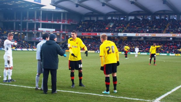 Gianfranco Zola koučuje, Matěj Vydra naslouchá