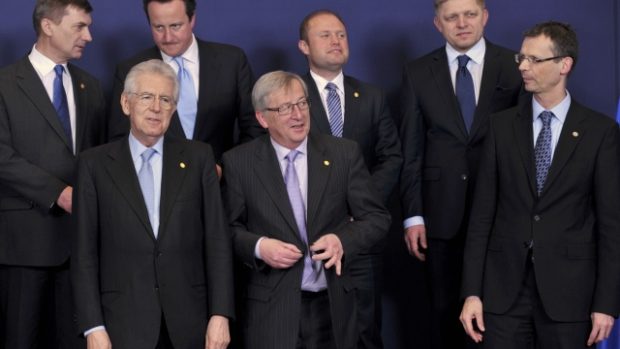 Lídři zemí EU se na summitu v Bruselu shodli na zpomalení úsporných opatření