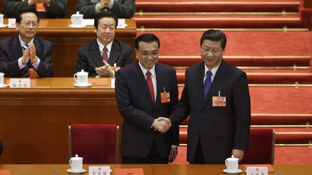 Nově zvolený čínský premiér Li Kche-čchang a prezident Si Ťin-pching  na Národním lidovém shromáždění v Pekingu