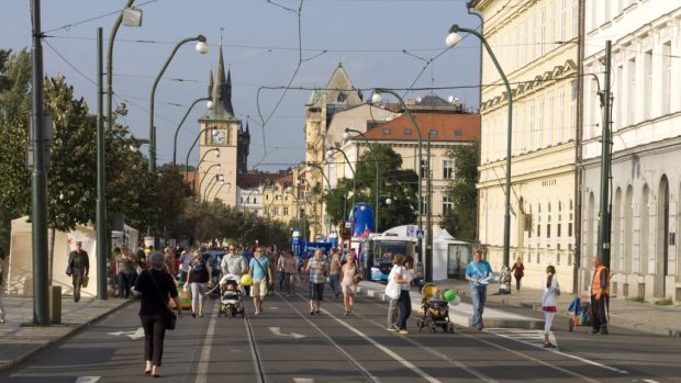 Smetanovo nábřeží se o sobotách od půlky května do konce června uzavře pro automobilovou dopravu