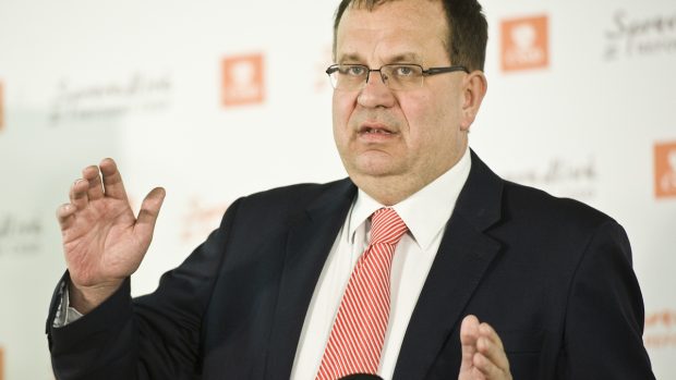 Jan Mládek na tiskové konferenci ČSSD