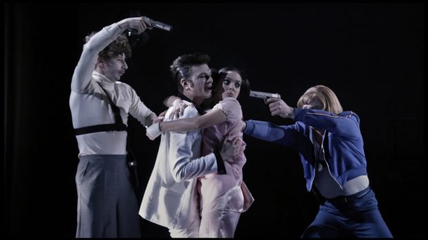 Z představení Žebrácká opera Klicperova divadla