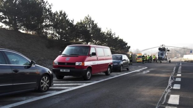 Francouzský autobus havaroval na dálnici D5 u Rokycan