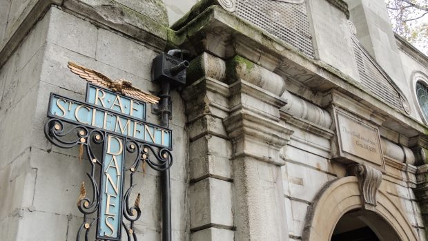St Clement Danes je hlavním svatostánkem britského Královského letectva