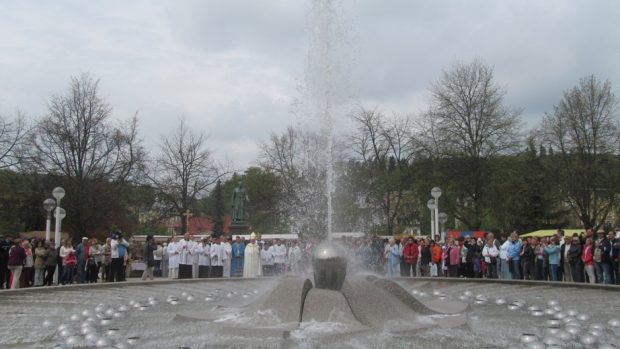Mariánské Lázně zahájily 205. sezonu. Zpívající fontána