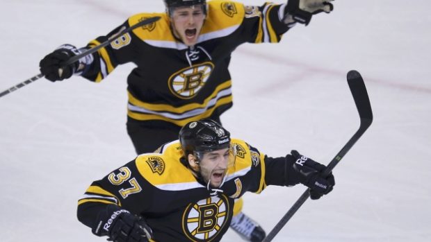 Bostonským hrdinou se stal Patrice Bergeron (vepředu)
