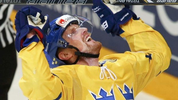 Henrik Sedin oslavuje gól proti Švýcarsku ve finále mistrovství světa