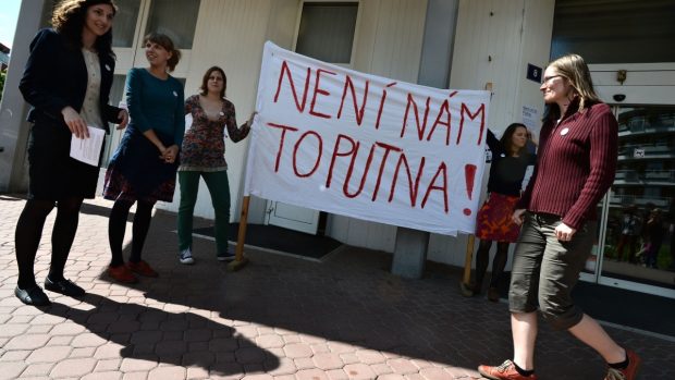 Studenti podpořili happeningem akademika Martina Putnu