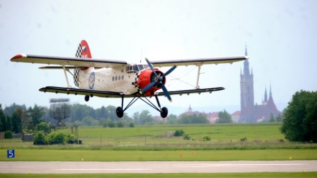 Letoun Antonov An-2 na dni otevřených dveří čáslavského letiště