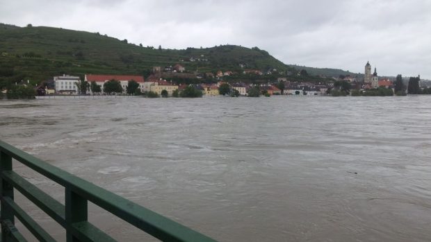Rozvodněný Dunaj v dolnorakouské Kremži