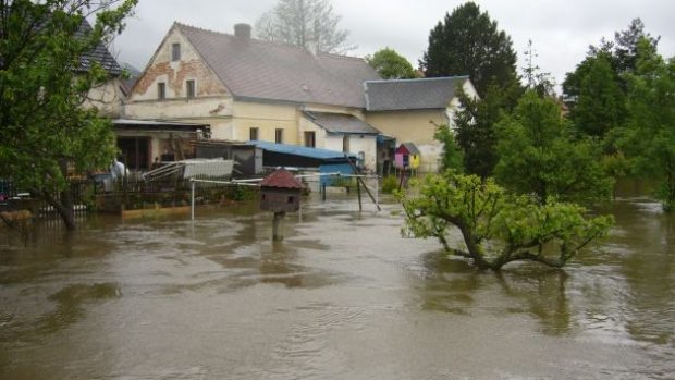 Zatopená obec Stružnice na Českolipsku.