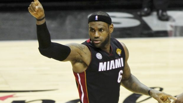 LeBron James z týmu Miami během 4. finálového duelu proti San Antoniu