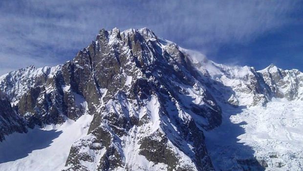 Nad městečkem se tyčí Mont Blanc