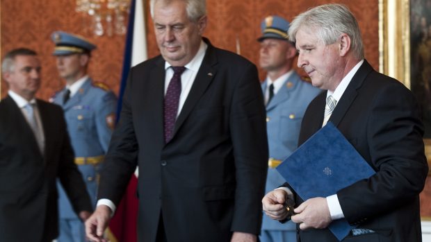 Jiří Rusnok byl 25. června na Pražském hradě prezidentem Milošem Zemanem jmenován premiérem