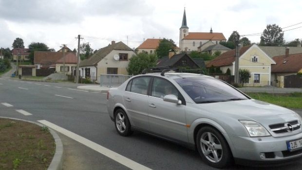 Dlouhou Brtnicí vede hlavní tah na Chorvatsko