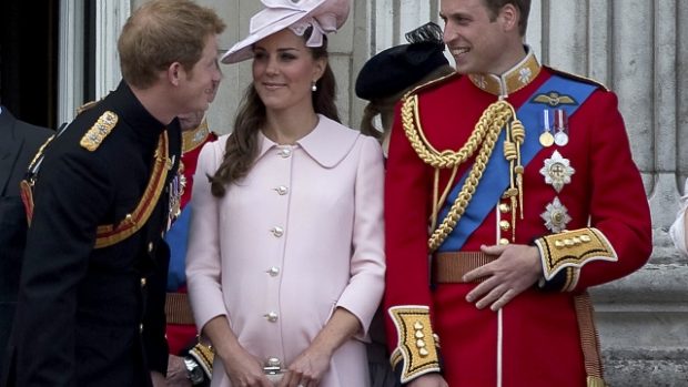 Narození prvního potomka prince Williama a jeho manželky Kate očekávají všichni Britové s napětím