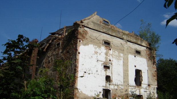 V Okrouhlici na Havlíčkobrodsku spadla střecha ruiny špýcharu