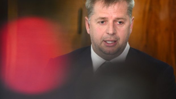 Ministr zemědělství v demisi Petr Bendl na tiskové konferenci k prvním výsledkům kontrol drůbežího masa