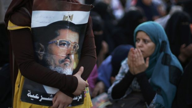 Shromáždění sympatizanti svrženého egyptského prezidenta Muhammada Mursího