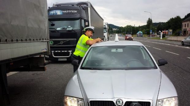 Akce dopravních policistů na silnici číslo 33 v Královéhradeckém kraji