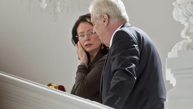 Předsedkyně sněmovny Miroslava Němcová doprovází prezidenta Miloše Zemana na jednání dolní komory
