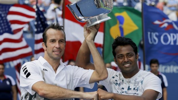 Radek Štěpánek a jeho deblový partner Leander Paes