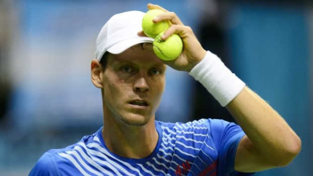 Tomáš Berdych přidal v semifinálové bitvě Davis Cupu další bod pro český tým.jpg