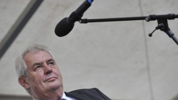 Prezident Miloš Zeman dnes pokračoval ve své třídenní návštěvě Moravskoslezského kraje, kterou zahájil včera. V Bohumíně se na náměstí setkal s občany města