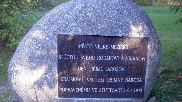 Pomník válečnému hrdinovi Jiřímu Jarošovi